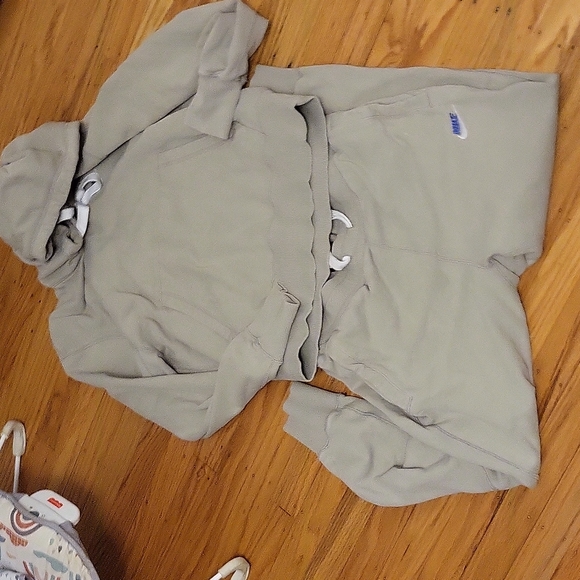 Nike Tops - Nike sweat cream beige set